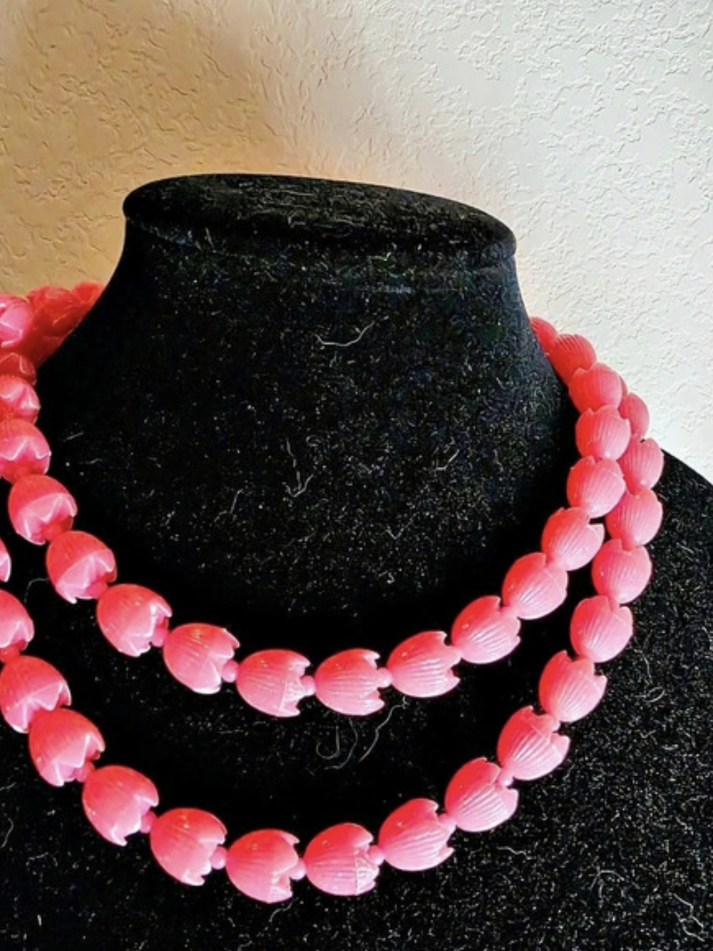 Vtg MCM Mod Groovy Hot Pink Celluloid Plastic Tulip Flower Continuous Necklace
